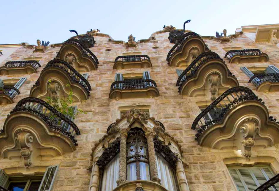 Casa Calvet - Gaudí Buildings